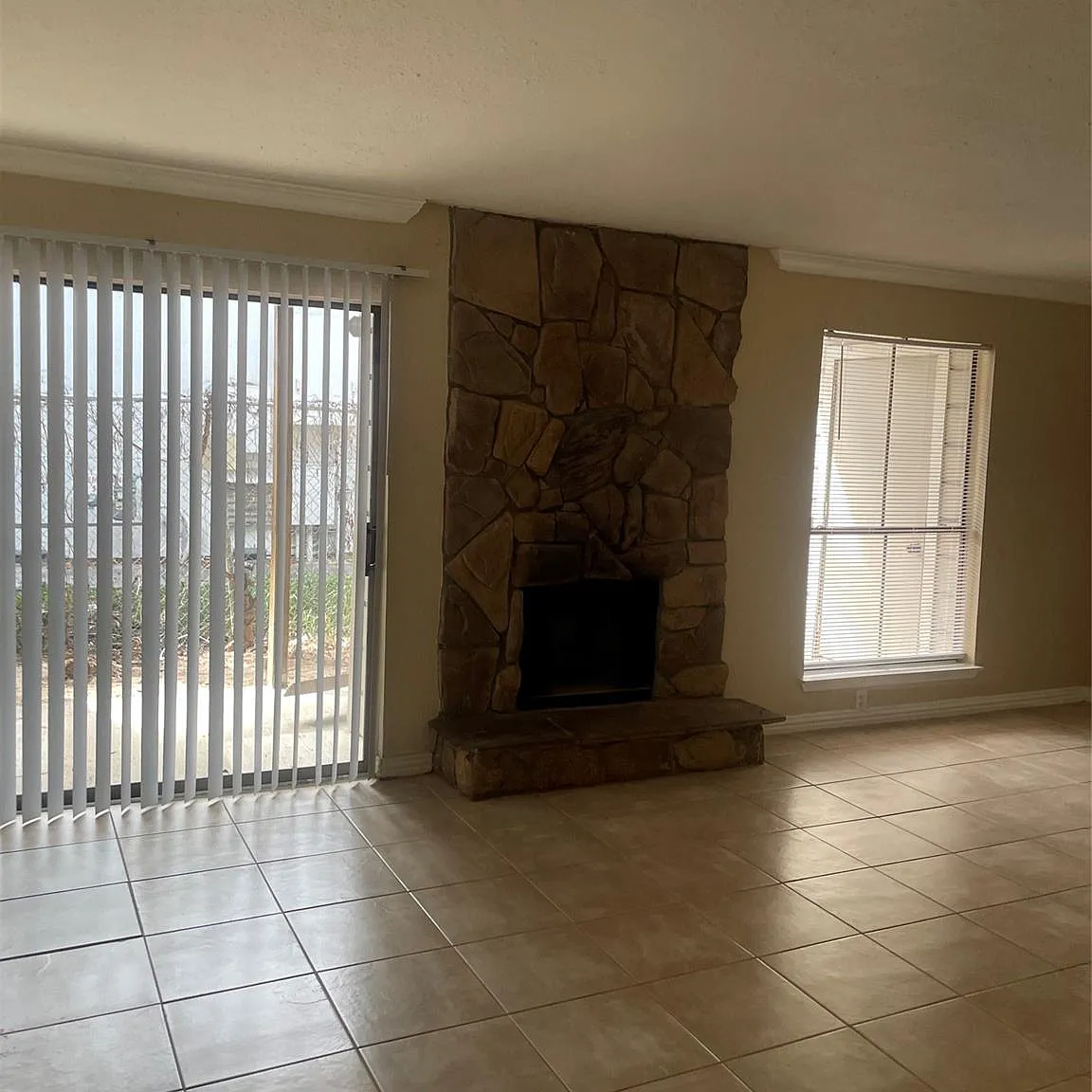 1 bed, 1.0 bath, 714 sqft, $995 — Photo 2