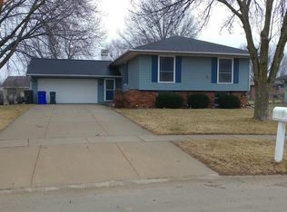 209 Sand Ln NW, Cedar Rapids, IA 52405