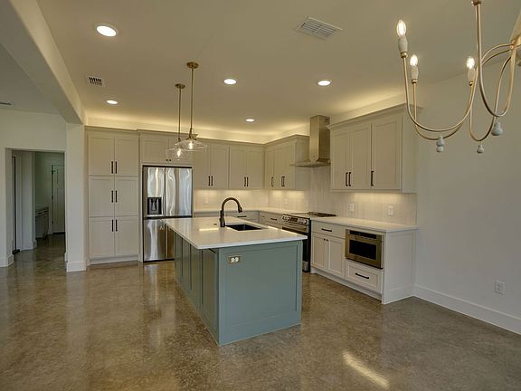 2nd image of 209 S Cardinal Ct