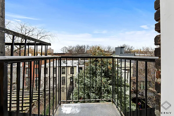 Rented by ERNY LLC | media 10