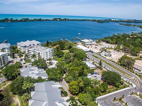 4th image of 4030 Sarasota Crew Way