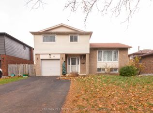 69 Calais St, Whitby, ON L1N 5M3