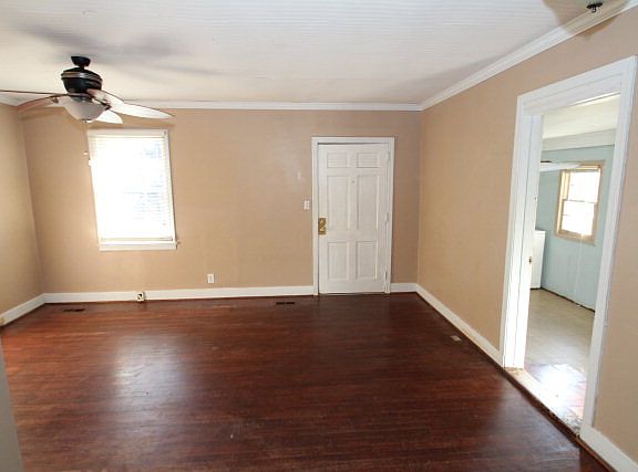4th image of 933 Lakeview Dr