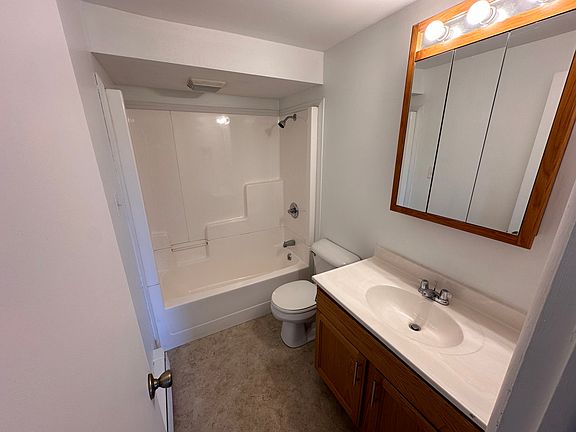 4th image of 64 E Stephenson Ave #2
