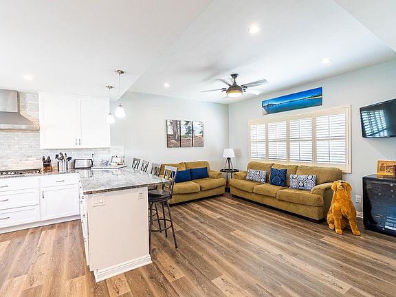 4th image of 18135 Burbank Blvd Unit 20