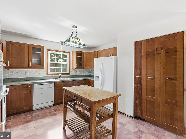 8031 Sleepy View Ln — Photo 20