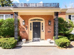 244 Park St Unit 244, New Canaan, CT 06840