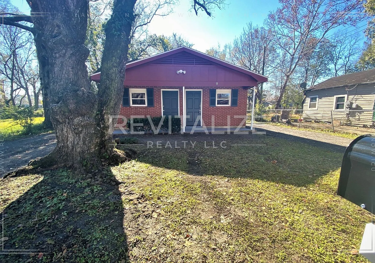 Renovated 1 Bedroom 1 Bath DUPLEX! — Photo 1