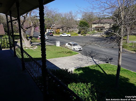 3rd image of 2910 Sir Phillip Dr