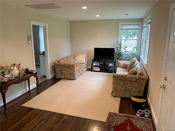 2nd image of 1303 Saint Michaels Ln