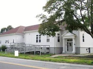 25 Metropolitan Park Dr, Riverside, RI 02915