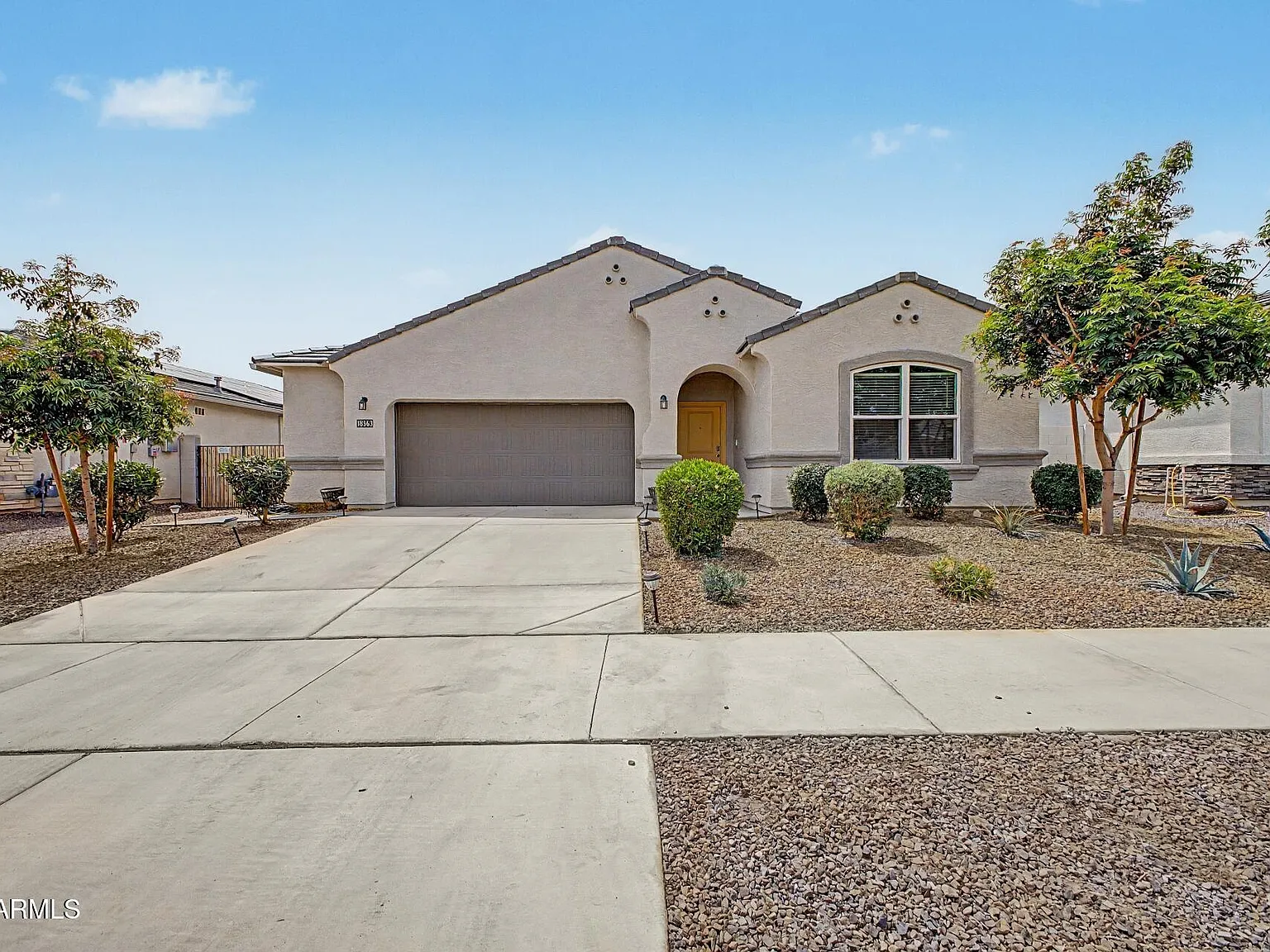 3 bed, 2.5 bath, 2052 sqft, $2,300 — Photo 2
