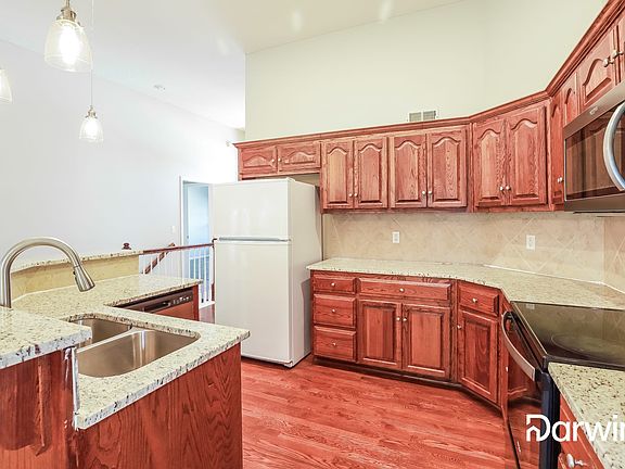 3rd image of 8705 N Robinhood Ave