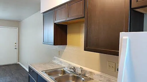 Studio, 1.0 bath, 410 sqft, $800 — Photo 2