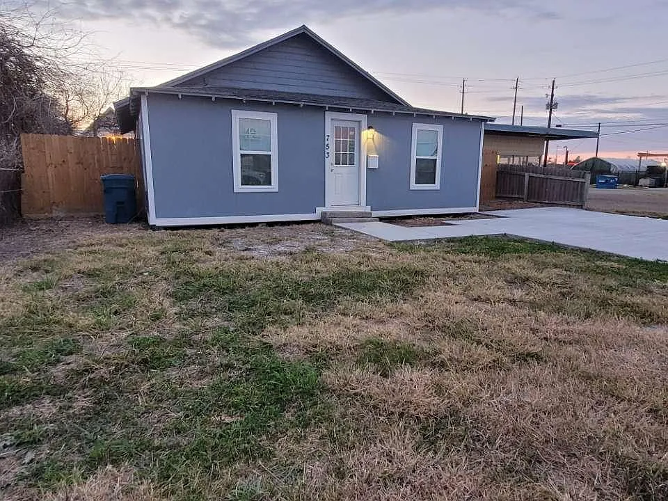753 Houston St — Photo 2