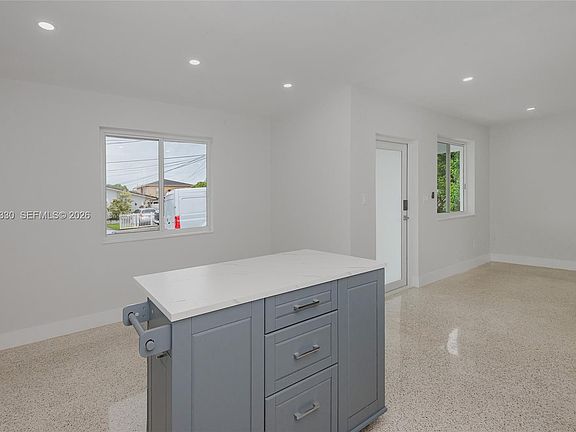 5th image of 1023 SW 11th St