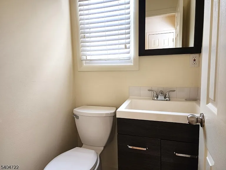 19 Grove St #B — Photo 13