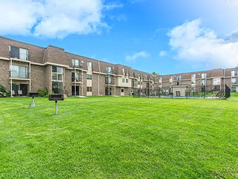 River Ridge Apartments — Photo 43