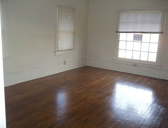 Tyndall Liv room