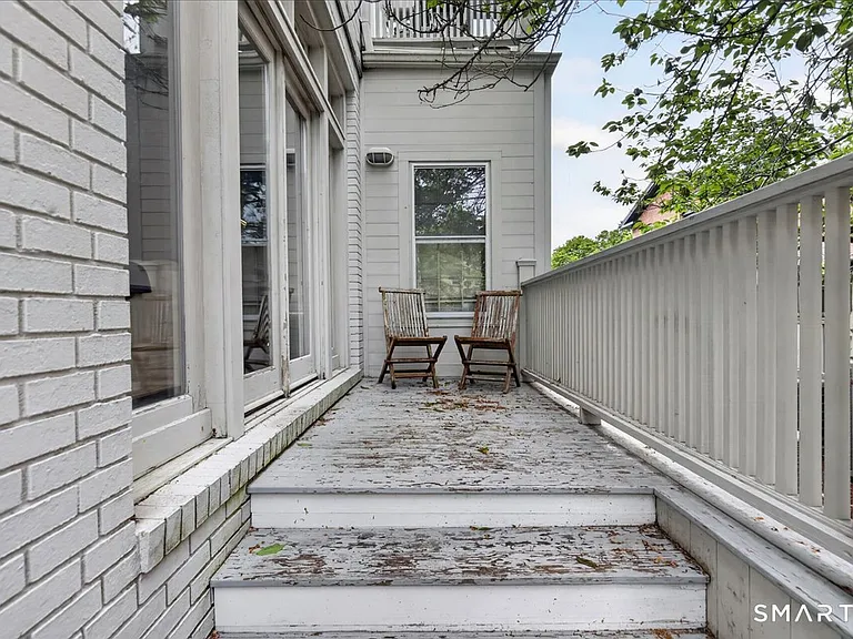 541 Chapel St #B — Photo 12