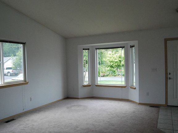 3rd image of 2600 169th St NE