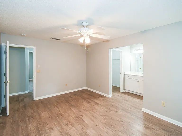 11105 Barbizon Cir E — Photo 4