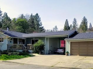 1102 NW C St, Grants Pass, OR 97526