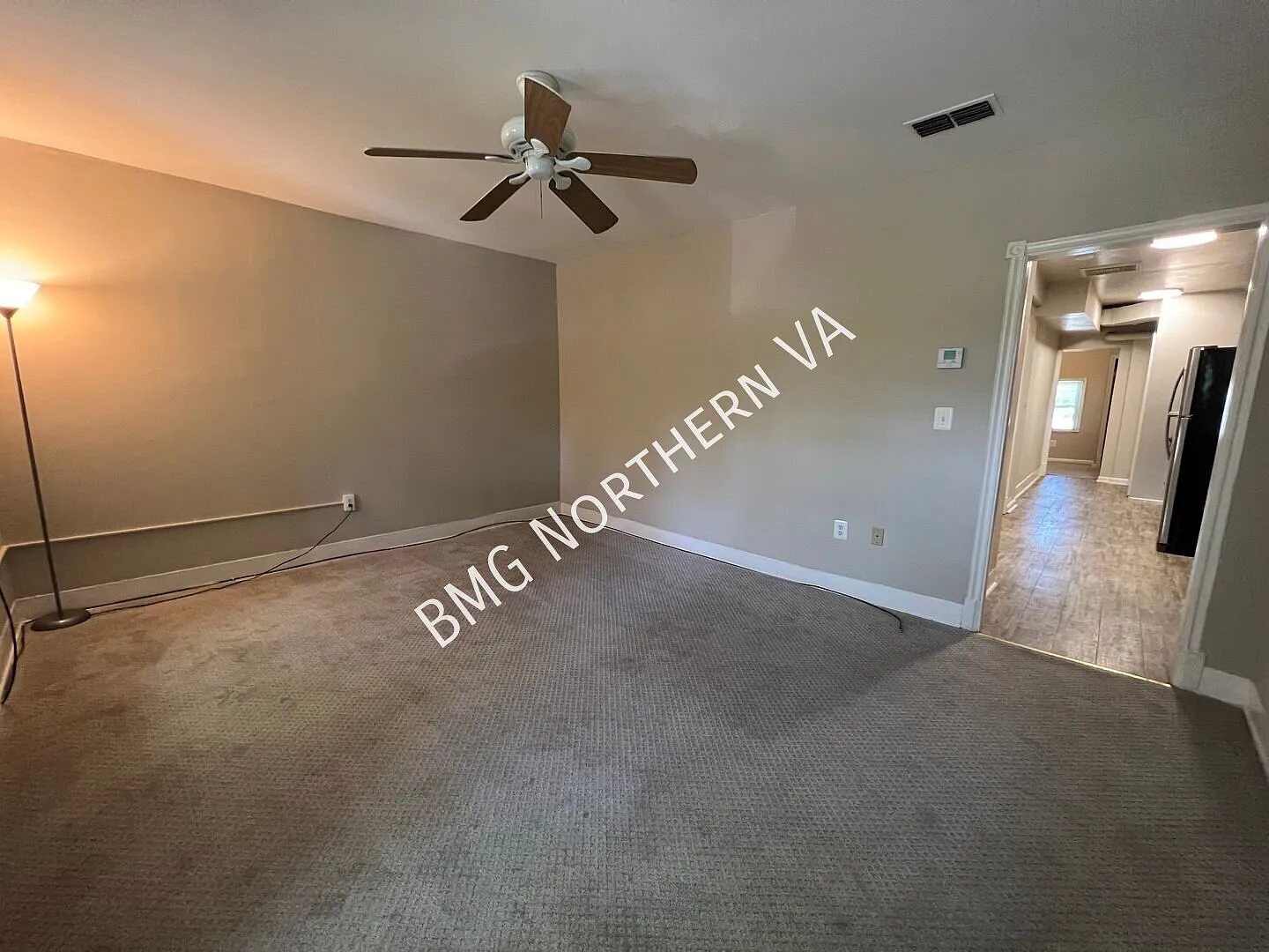 Charming 2 Bedroom 1 Bathroom Unit With Lots Of Surrounding Greenery In DC — Photo 3