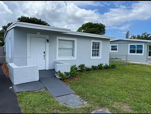 2726 NW 4th Ct Photo 1
