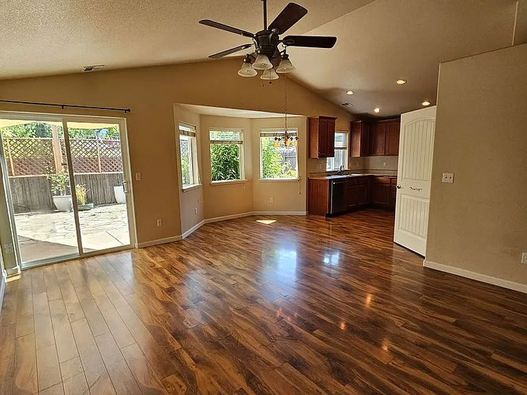 619 Marshall Ave — Photo 3