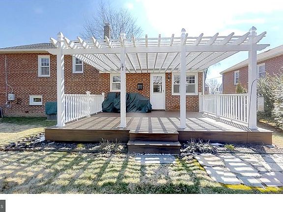 4th image of 709 Woodside Ave