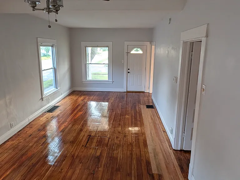 327 S Magnolia Ave — Photo 5