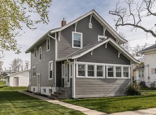 708 16th St, Belle Plaine, IA 52208
