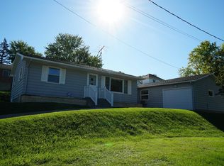 217 N West St, Elizabeth, IL 61028