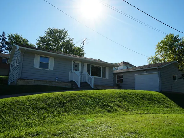 217 N West St, Elizabeth, IL 61028