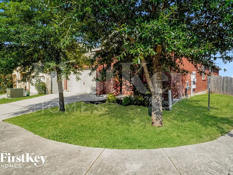 10215 Mill Path — Photo 2