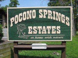 44 Chestnut Dr, Newfoundland, PA 18445