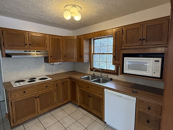2nd image of 1718 Syracuse Dr