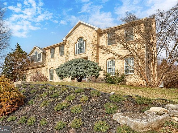 3rd image of 1014 S Waterford Way