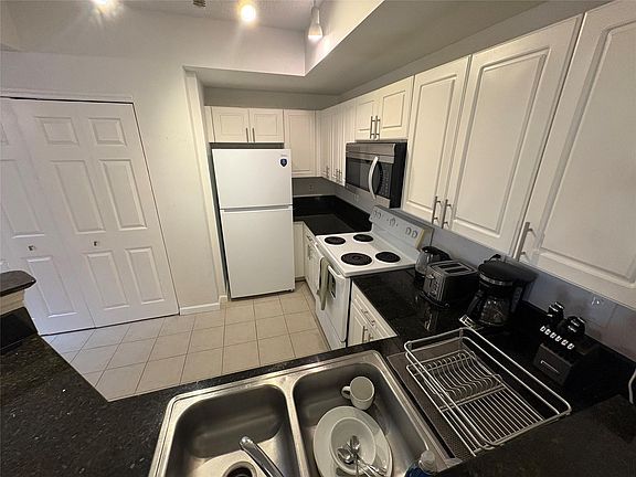 2nd image of 780 S Sapodilla Ave Ph 3