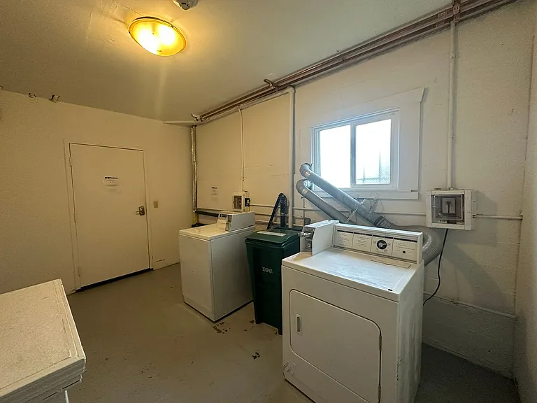 Belmont - 13 Unit — Photo 18