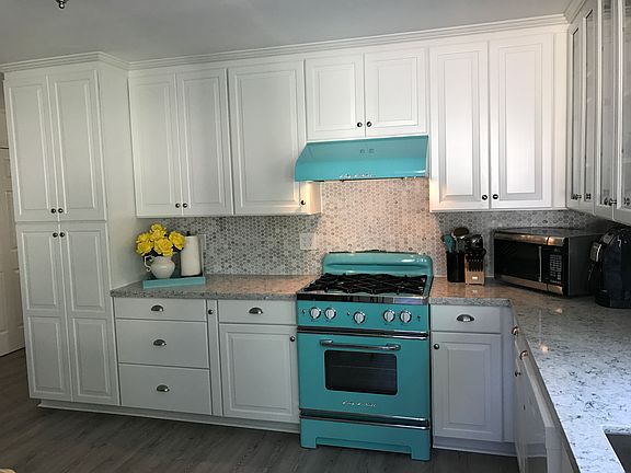 Big Chill gas stove & hood