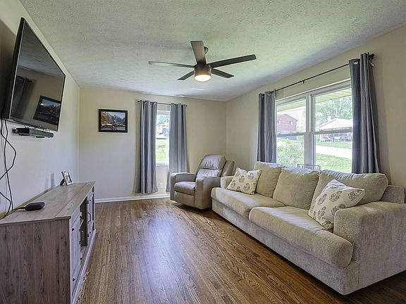 5th image of 941 Hillview Rd