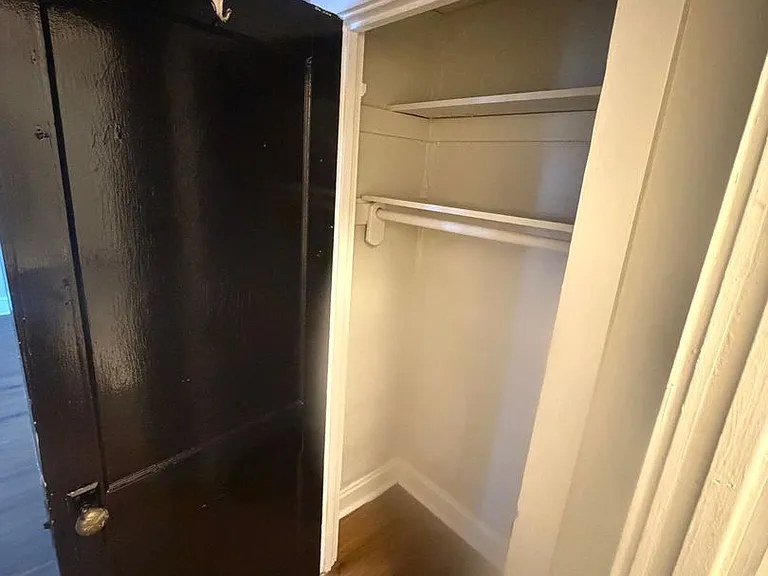 (370) 2526-30 Bellevue — Photo 7