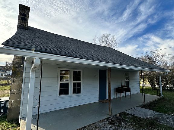3rd image of 301 Sunset Dr