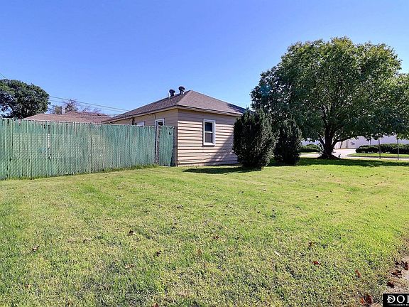 3rd image of 1102 E 10th St