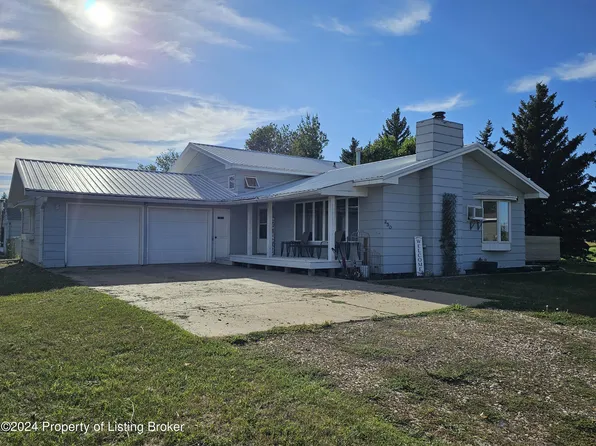 250 W 1st St, Regent, ND 58650