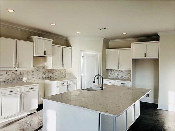 5th image of 171 Harrington Ln