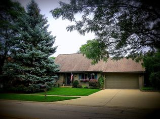 505 Lexington Ave, Fox River Grove, IL 60021