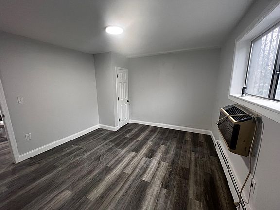 3rd image of 376 Huntington Ave Floor 1